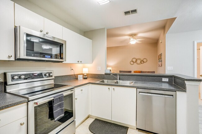 Building Photo - 15430 Bellamar Cir