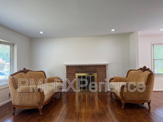 Building Photo - 3203 Amador Dr