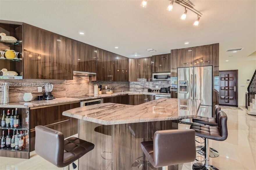 Building Photo - 3864 NE 167th St