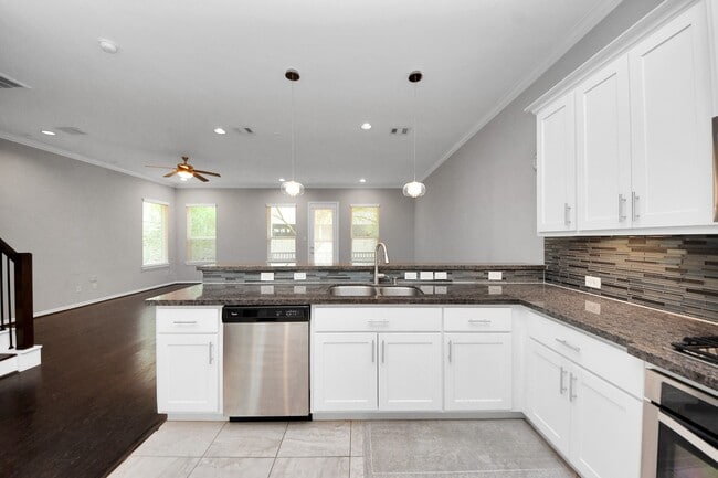 Building Photo - 2219 Bellefontaine