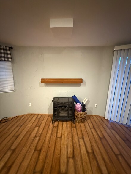 Building Photo - 489 Clubhouse Dr