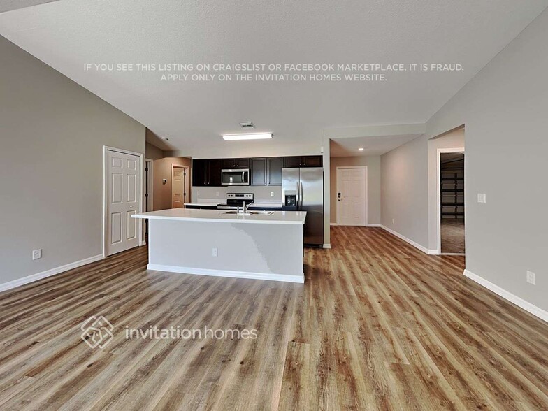 Building Photo - 623 SW 19th Ave
