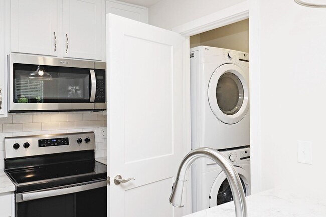 Building Photo - Dog-Friendly End-Unit Apartment