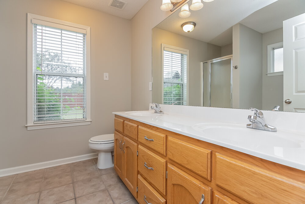 Building Photo - 1118 Greenwich Dr