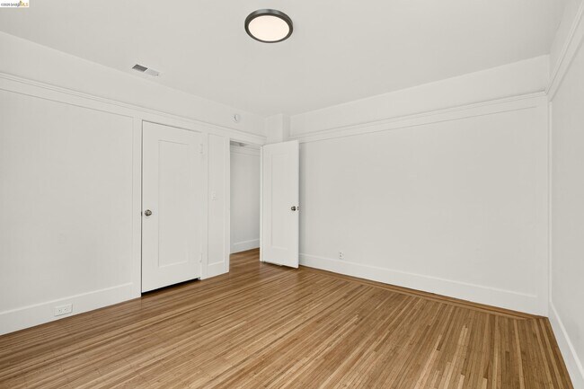 Building Photo - 846 Mandana Blvd