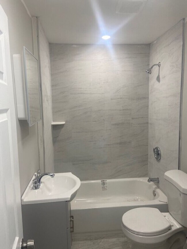 Building Photo - Remodeled Home - Oak Lane