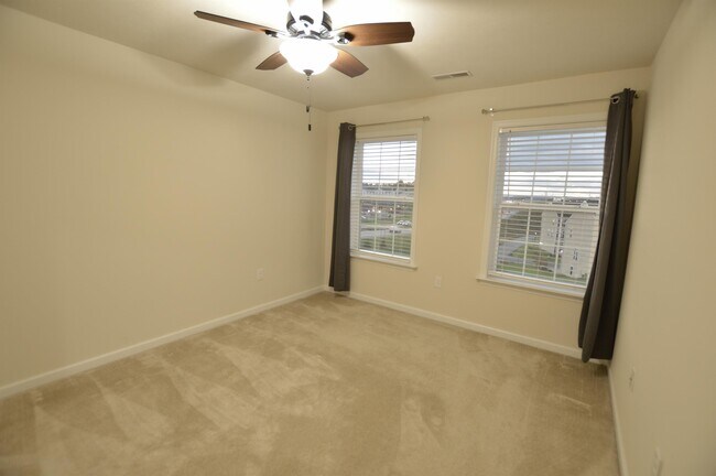 Building Photo - 3702 Sun Pl