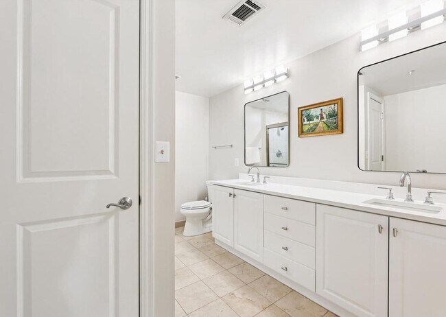 Building Photo - Georgetown Style with Garage PARKING