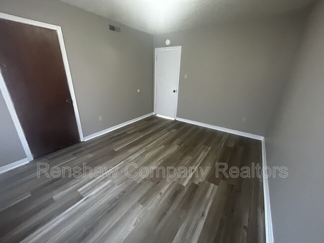 Building Photo - 276 Greenfield Dr