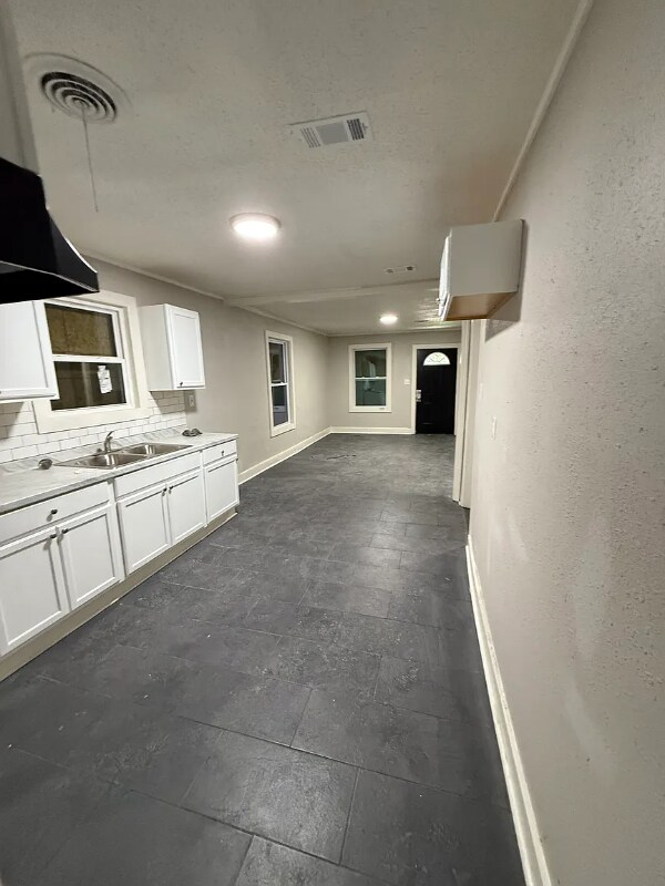 Building Photo - 2379 Saratoga Ave