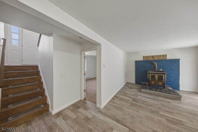 Building Photo - 15 Karen Rd