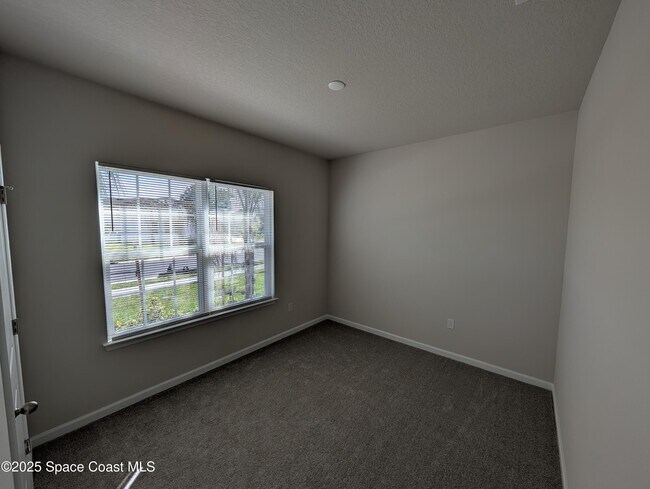 Building Photo - 2484 Landing Dr