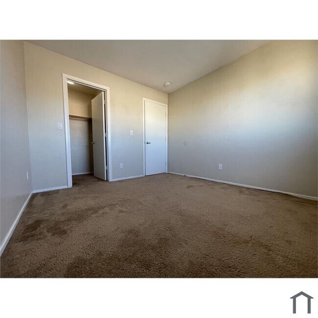 Building Photo - 2 Story Home with Gorgeous Tile Floors Downstairs