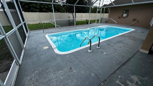 Building Photo - SPACIOUS 4-BEDROOM HOME WITH SCREENED POOL IN SE CAPE CORAL