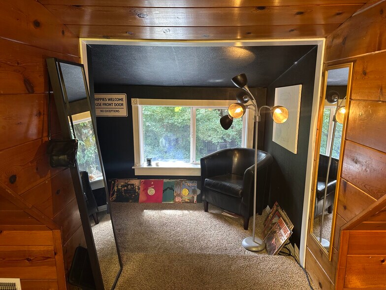 Building Photo - 14537 SW Dekorte Ter