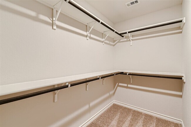 Building Photo - Awesome Amenities!