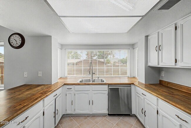 Building Photo - 2457 W Redfield Rd