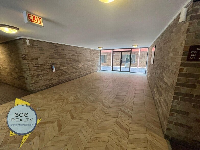 Building Photo - 744 W Gordon Terrace