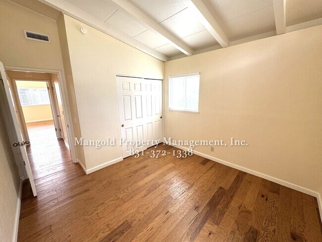 Building Photo - Beautiful 3-Bed, 2 Bath Mission Fields Home in Carmel-by-the-Sea with Modern Kitchen and Hardwood...