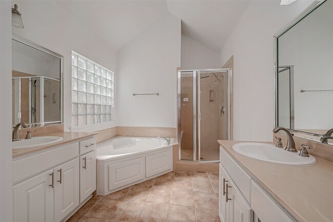 Building Photo - 1507 Roy St