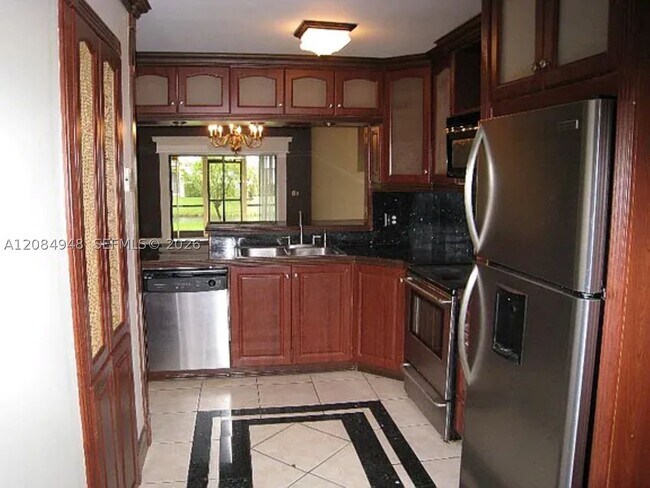 Building Photo - 447 Lakeview Dr