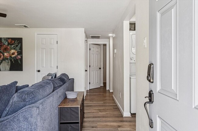 Building Photo - All Inclusive Furnished Rental