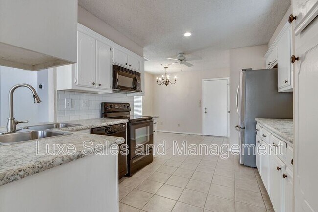 Building Photo - 7713 Doris Dr