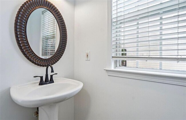 Building Photo - 5157 Wellisford Ct NW
