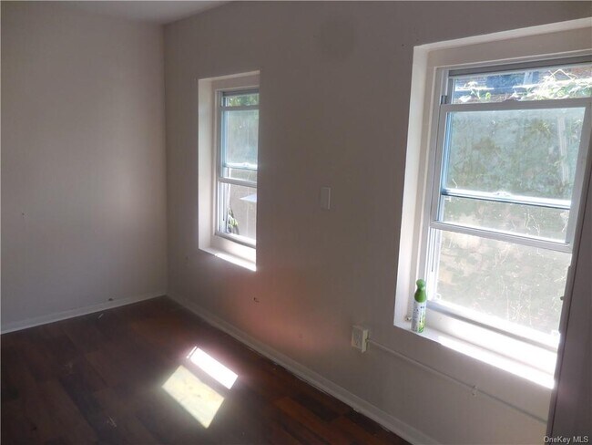 Building Photo - 130 Johnston St