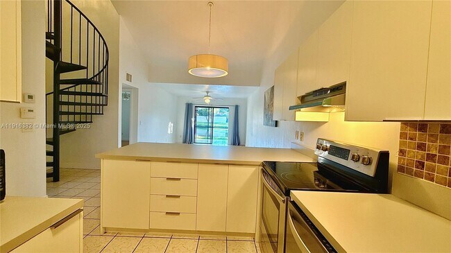 Building Photo - 6969 SW 36th Dr