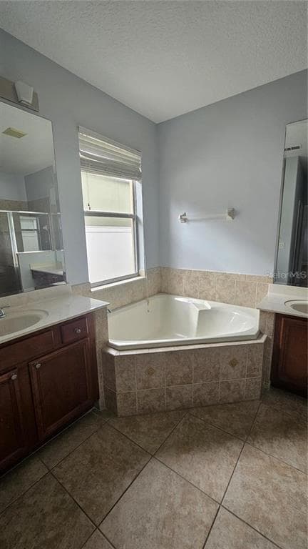 Building Photo - 317 E Blue Water Edge Dr