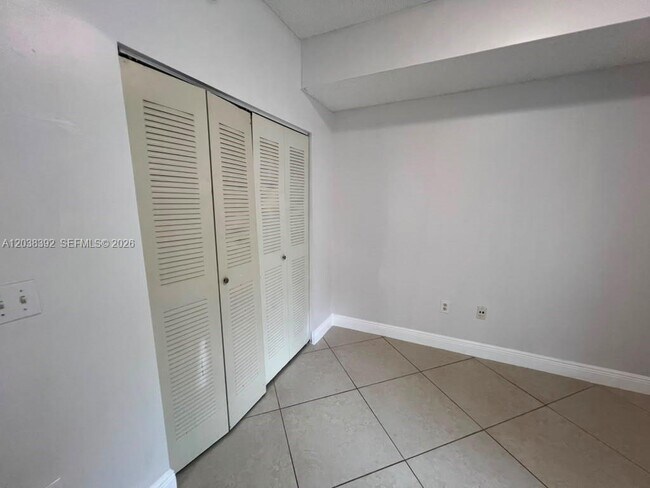 Building Photo - 6992 SW 39th St