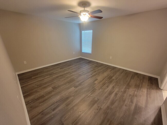 Building Photo - 4907 Summerfield Cir