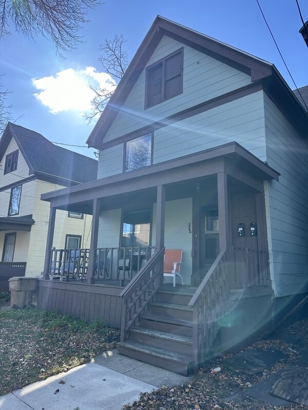 Primary Photo - 118 S Blair St
