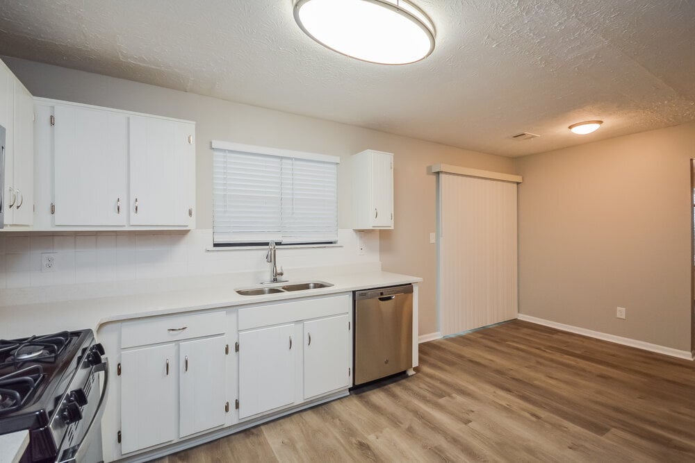 Building Photo - 1053 Mainstreet Lake Dr