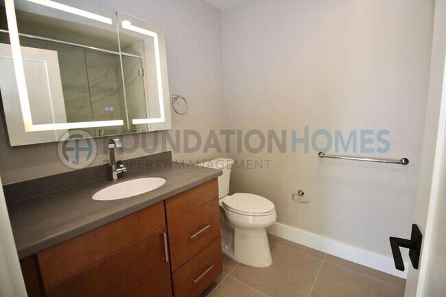 Building Photo - 124 Esmeyer Dr