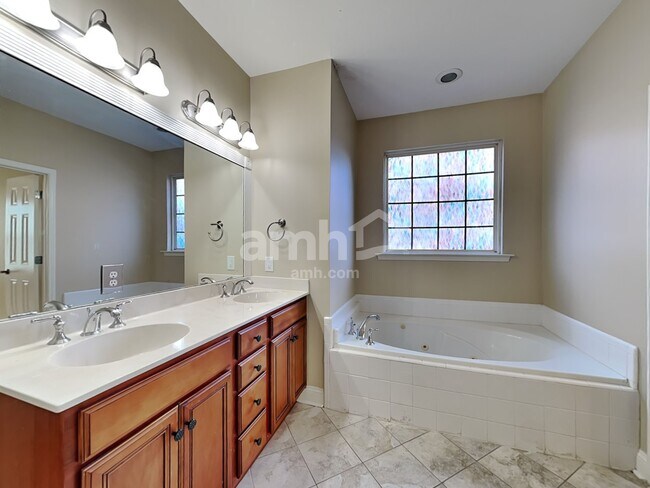 Building Photo - 128 Winslow Cir