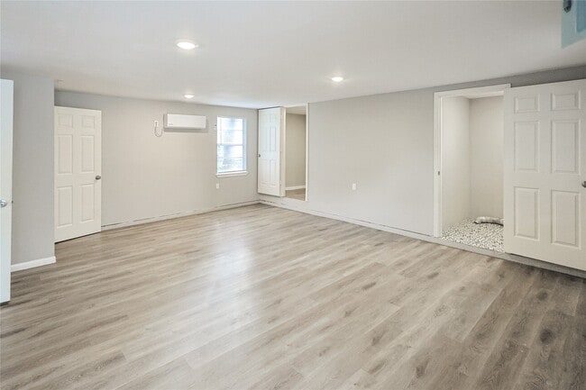 Building Photo - 1106-12th 1/2 12th 1/2 St N