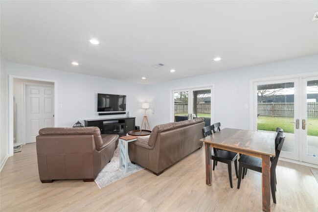 Building Photo - 6435 Woodbrook Ln