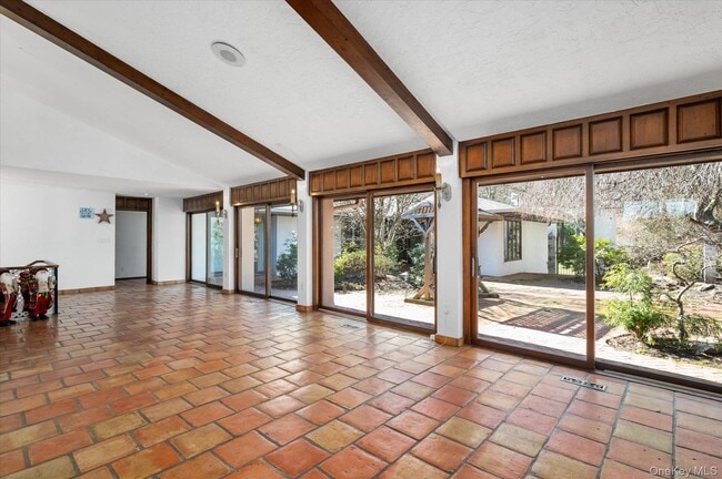 Building Photo - 8 Plaka Ct