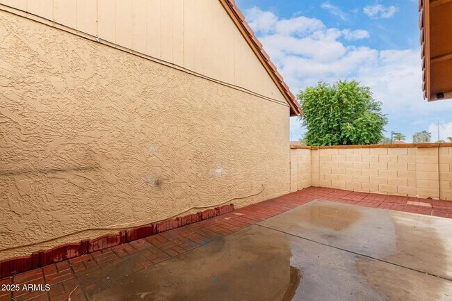 Building Photo - 14814 N 24th Dr