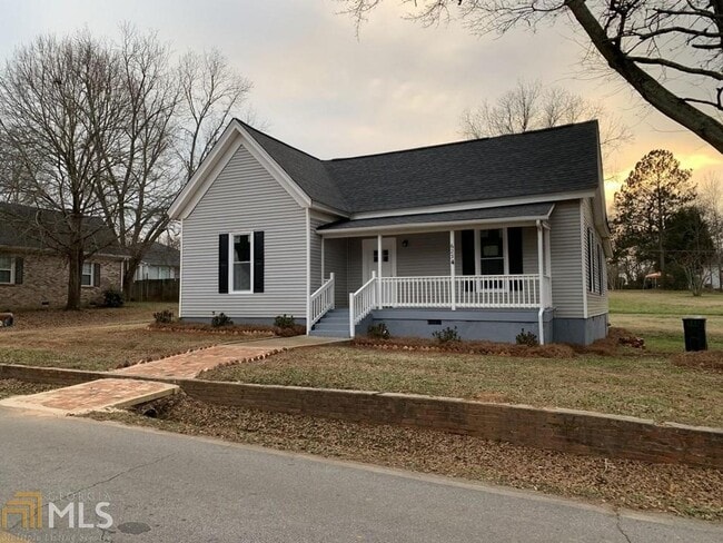 Building Photo - 6234 Collins St NE