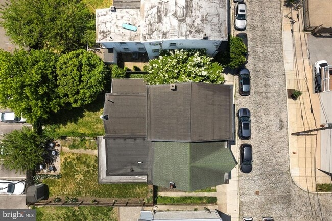 Building Photo - 161 Hermitage St
