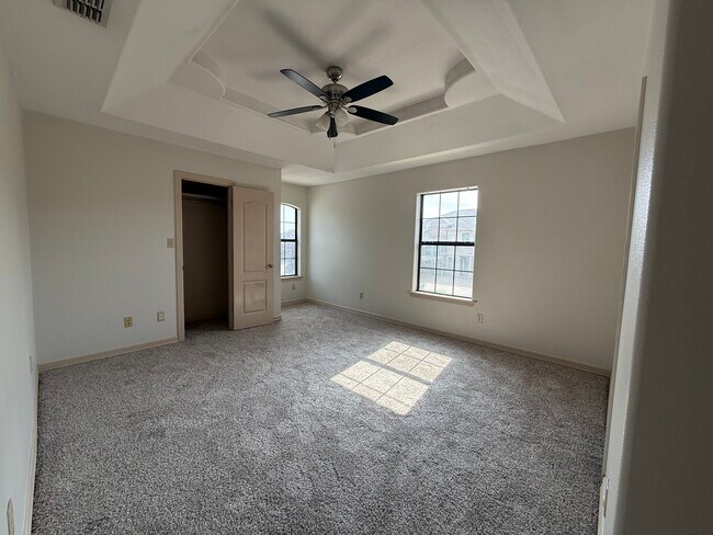 Building Photo - 1502 W Kiwi