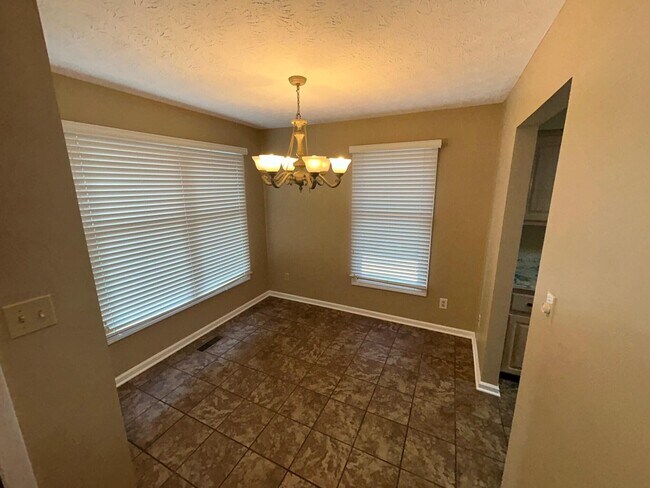 Building Photo - 3503 Lakeside Ct