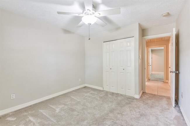 Building Photo - 6847 Vanlynn Ln