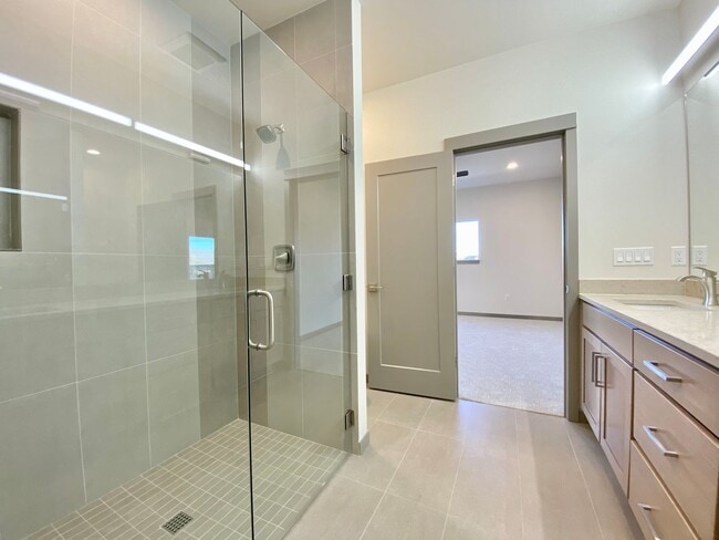 Building Photo - Brand New Luxury Home in Gated Community - Furnished Option Available