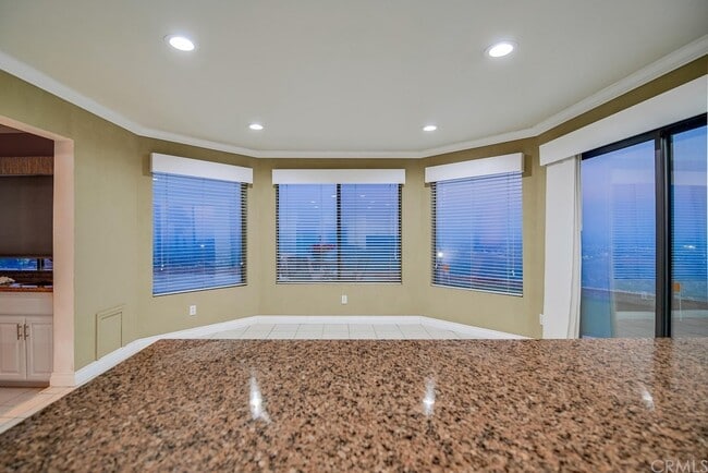 Building Photo - 7380 Live Oak Dr