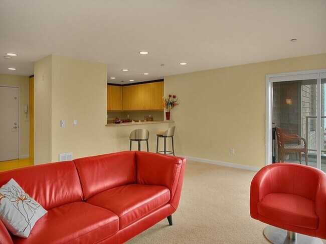 Building Photo - 2Bd/1.75Ba Seattle Condo