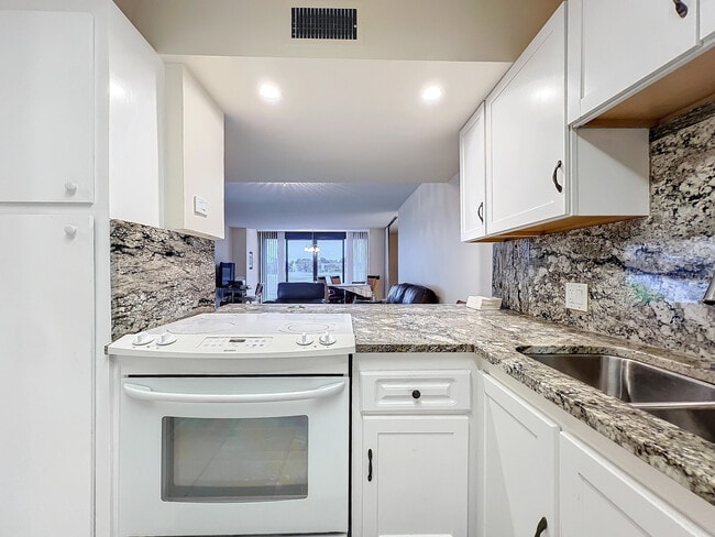 Building Photo - 4545 Luxemburg Ct